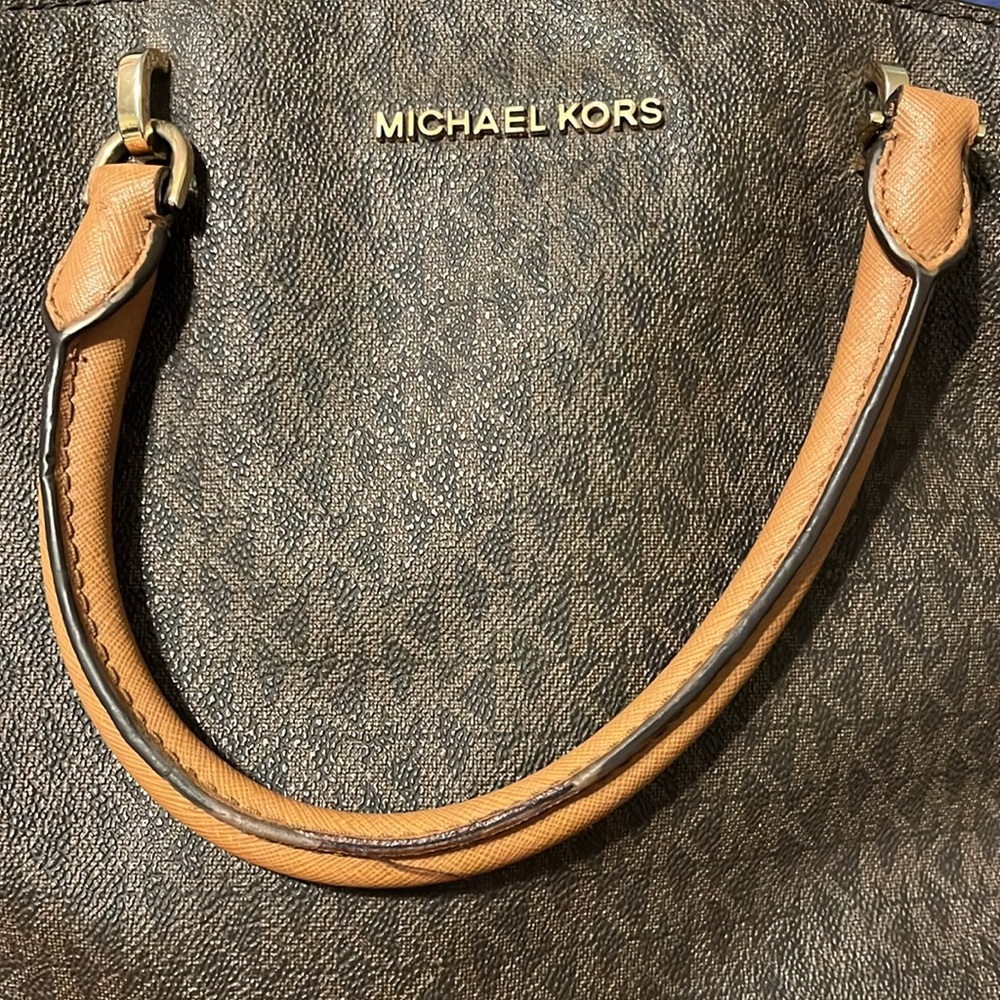 NEEDS WORK, Michael Kors Bag with Detachable Crossbody Strap and Dust Bag - Picture 12 of 15